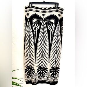 FARM Rio Macaw Elegance Midi Black and White Tropical Pencil Skirt
